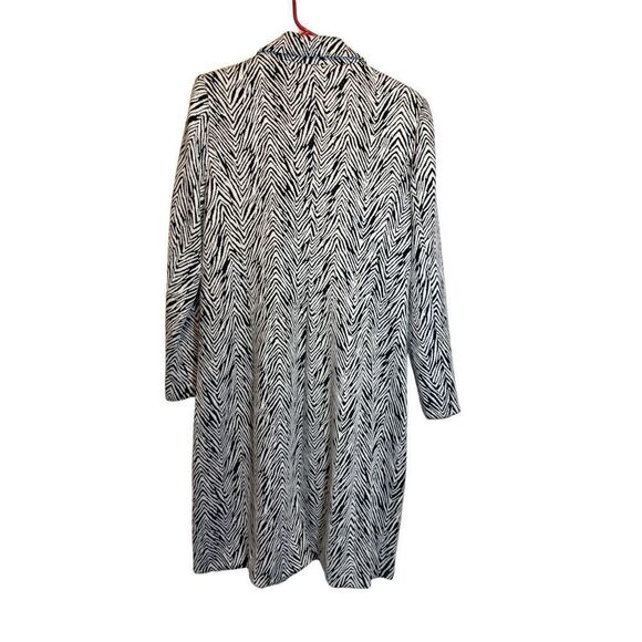 NWT Vince Camuto Long Zebra Print Jacket/Blazer Size 4 - Picture 3 of 3